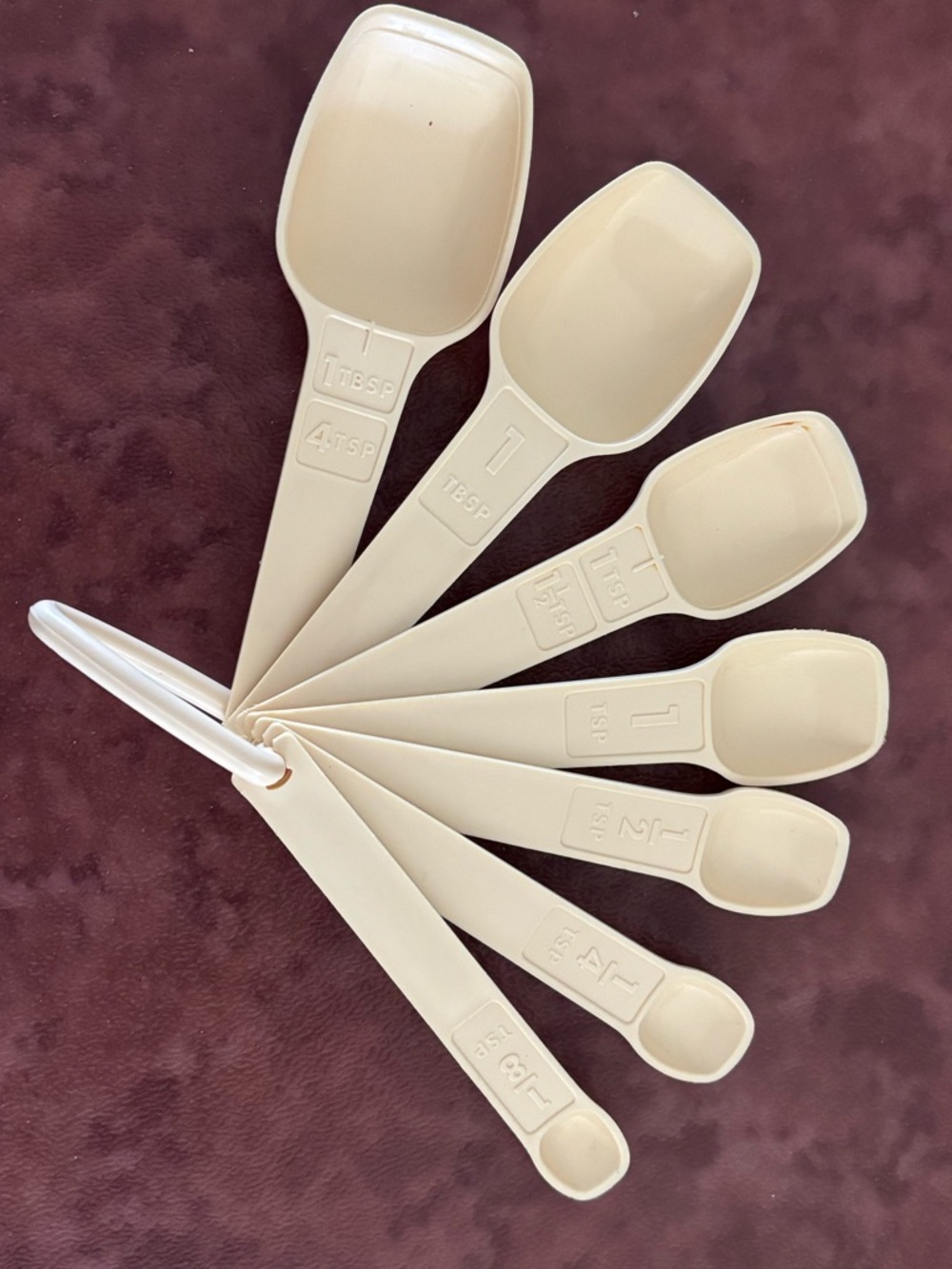 HTF Complete Set of (7) Tupperware Measuring Spoons on Ring - Almond - EUC